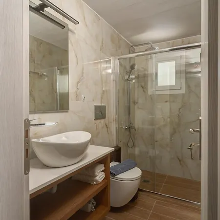 Molos Beachfront Apartments In Diakopto Extérieur photo
