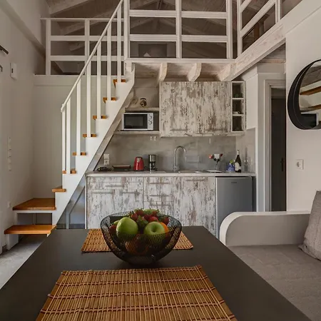 Molos Beachfront Apartments In Diakopto Extérieur photo