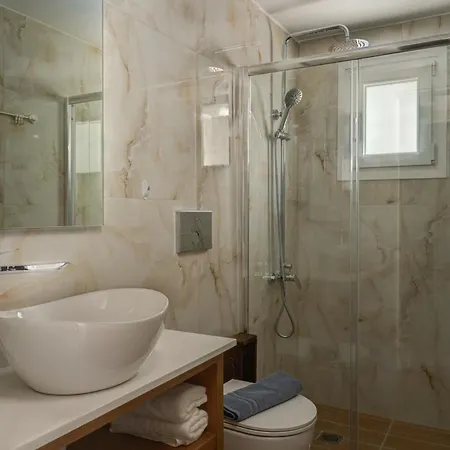Molos Beachfront Apartments In Diakopto Extérieur photo