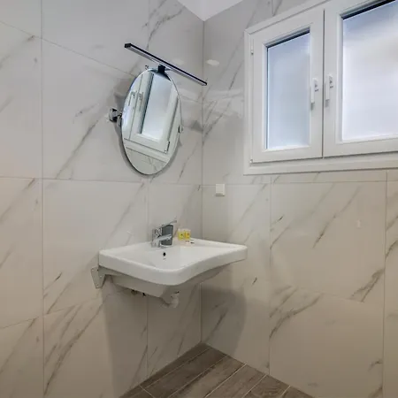Molos Beachfront Apartments In Diakopto Extérieur photo