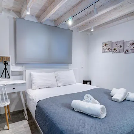 Molos Beachfront Apartments In Diakopto Extérieur photo
