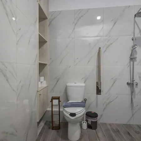 Molos Beachfront Apartments In Diakopto Extérieur photo