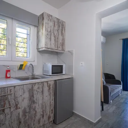 Molos Beachfront Apartments In Diakopto Extérieur photo