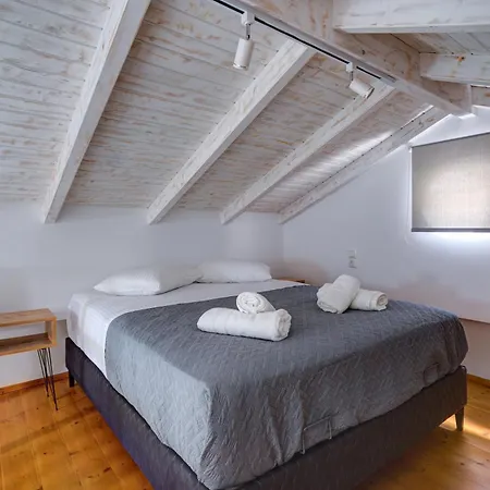 Molos Beachfront Apartments In Diakopto Extérieur photo