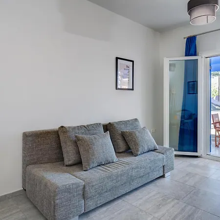 Molos Beachfront Apartments In Diakopto Extérieur photo