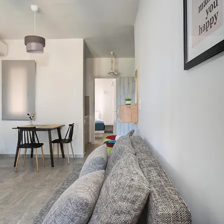 Molos Beachfront Apartments In Diakopto Extérieur photo