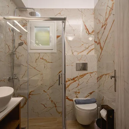 Molos Beachfront Apartments In Diakopto Chambre photo