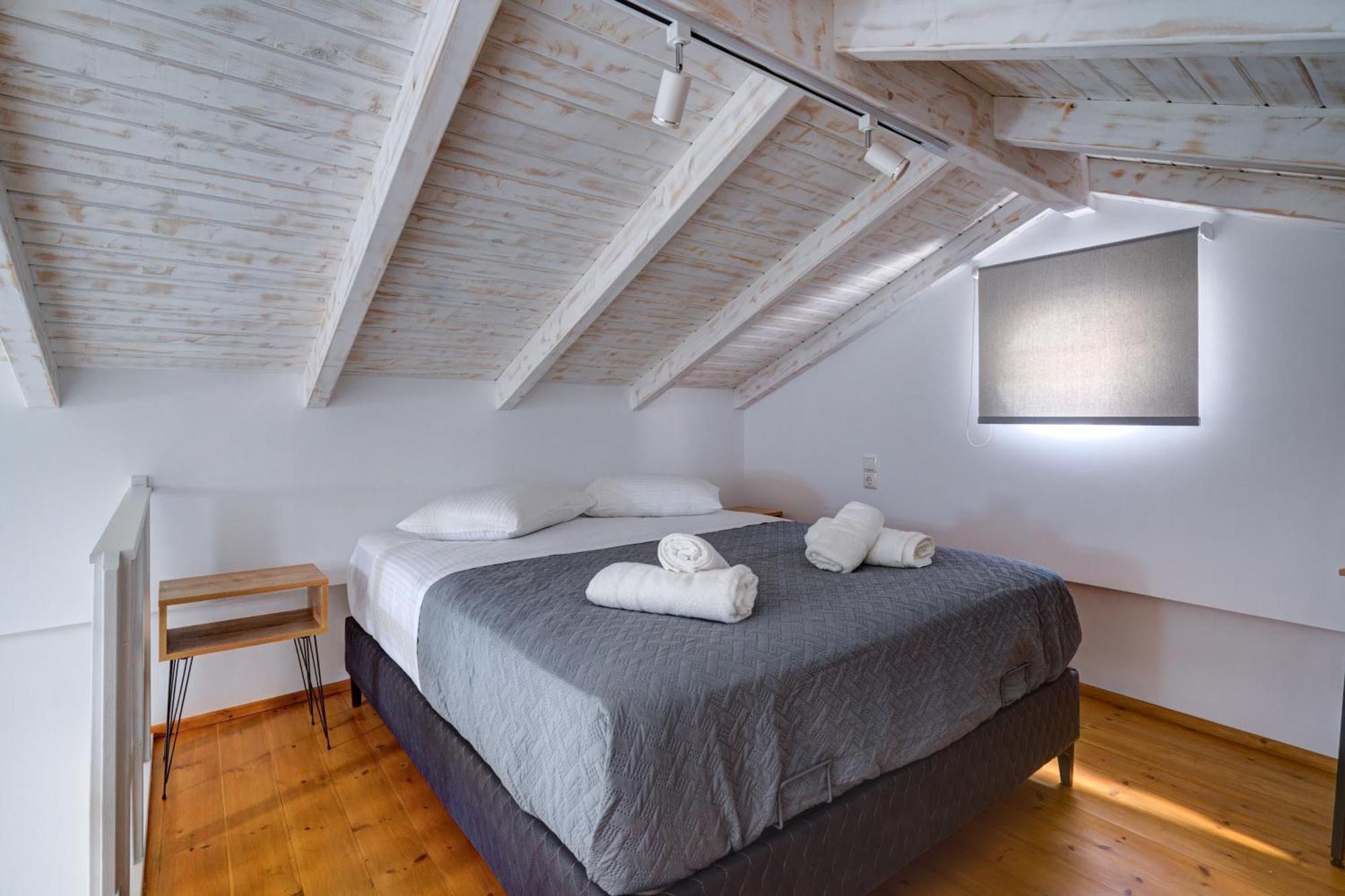 Molos Beachfront In Apartment
