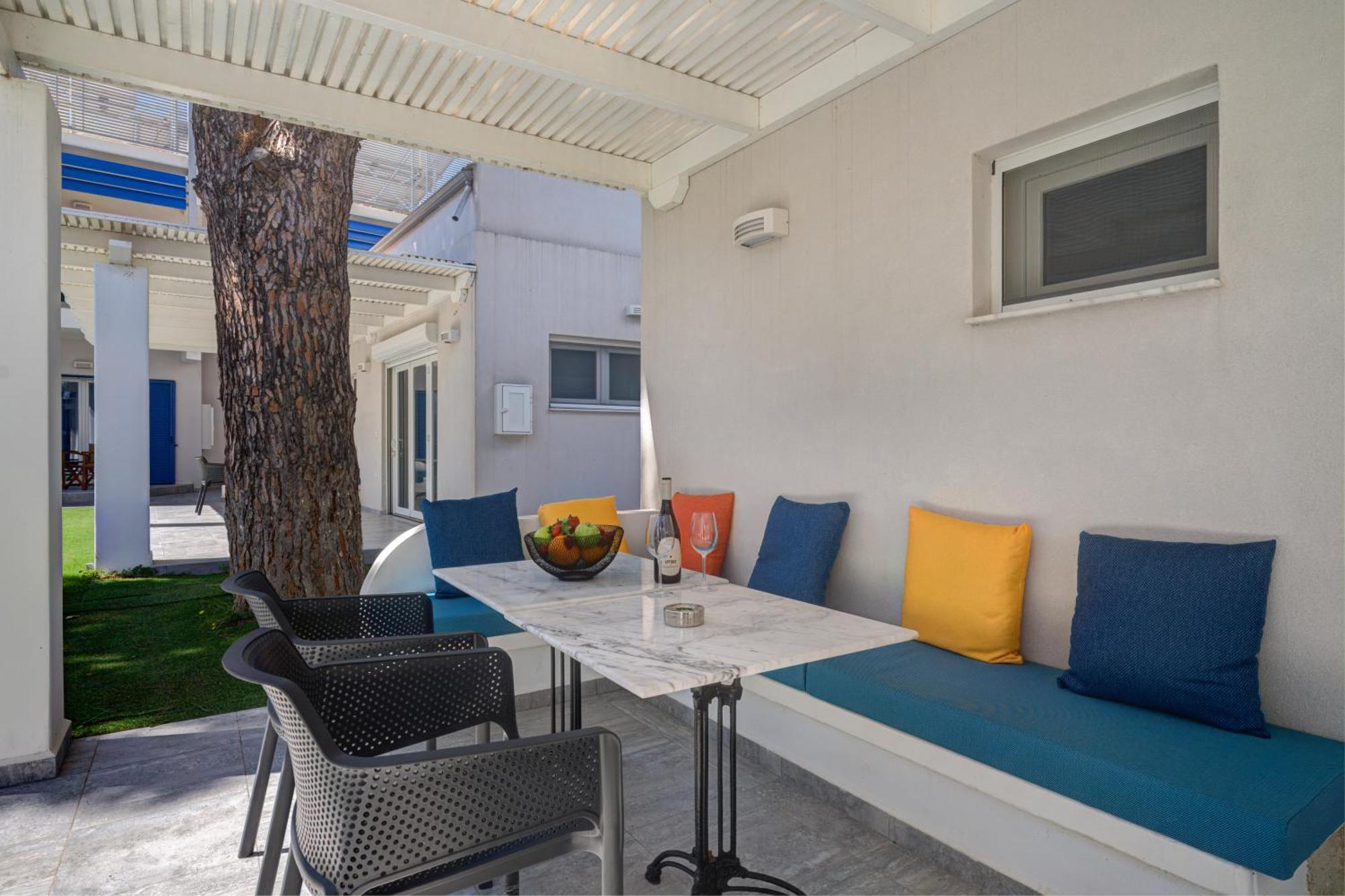 Molos Beachfront In Apartment *